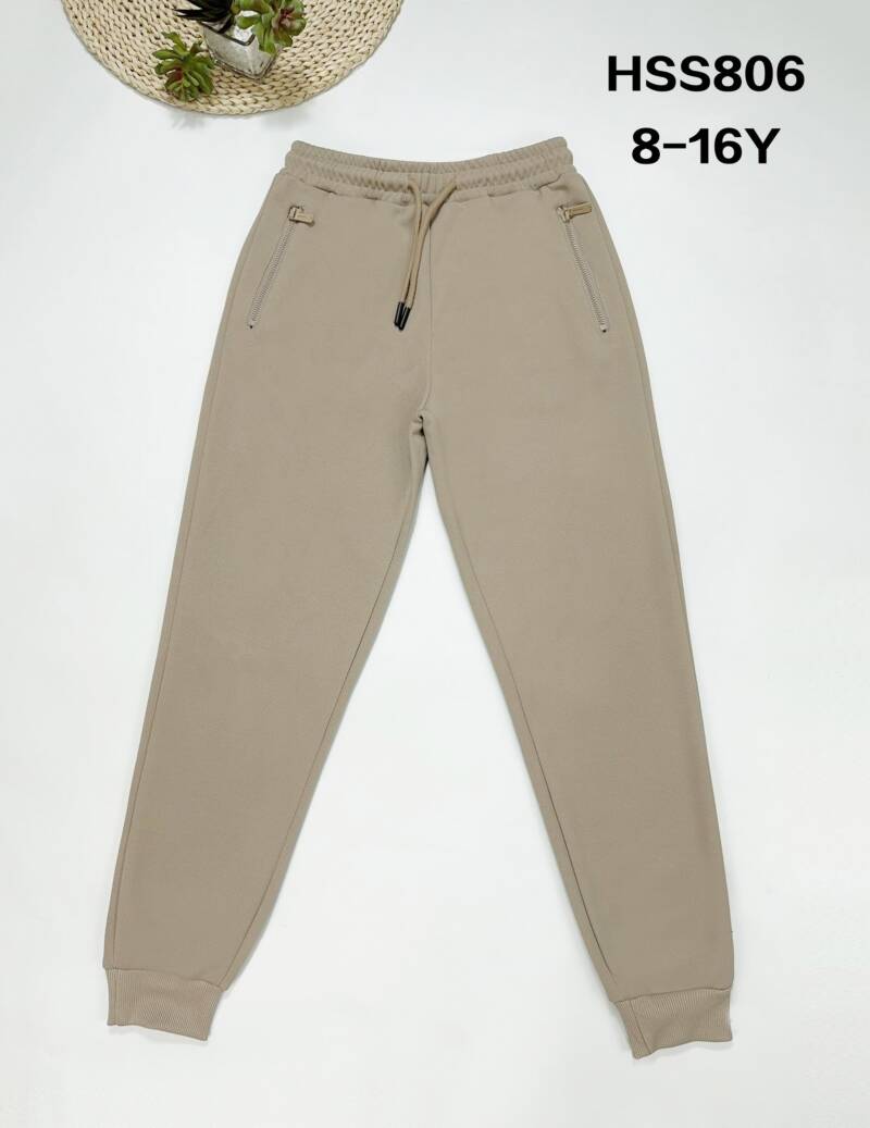Spodnie dresowe chłopięce. Roz 4-12. 1 Kolor Paczka 5 szt.