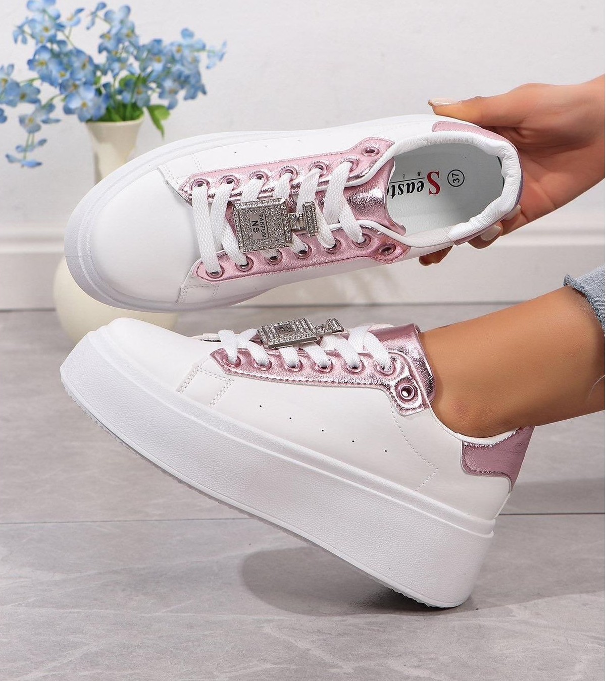 Buty sportowe damskie 36-41/ 12 par 1