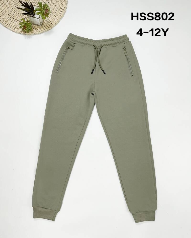 Spodnie dresowe chłopięce. Roz 4-12. 1 Kolor Paczka 5 szt. 1