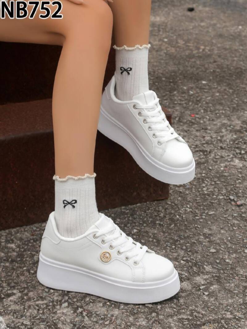 Trampki/Tenisówki Roz 36-41 / 12 par